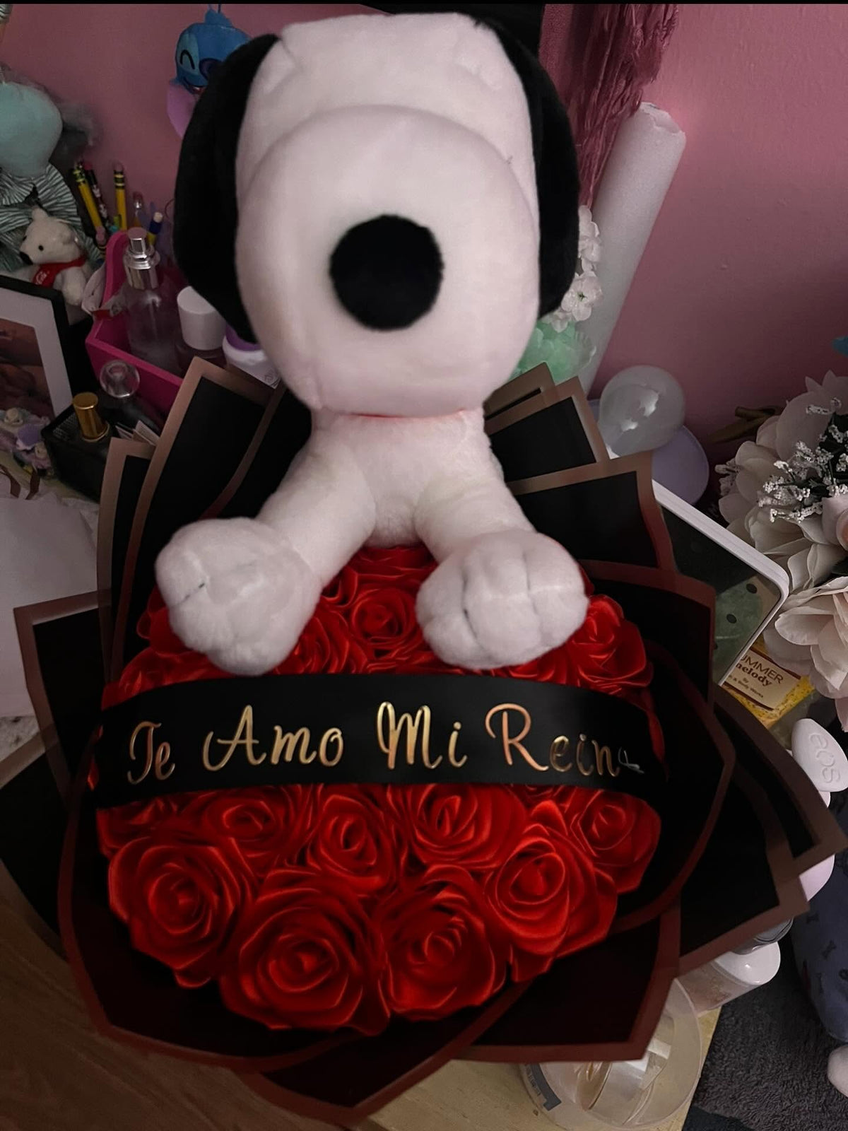 Bouquet of 25 roses with snoopy