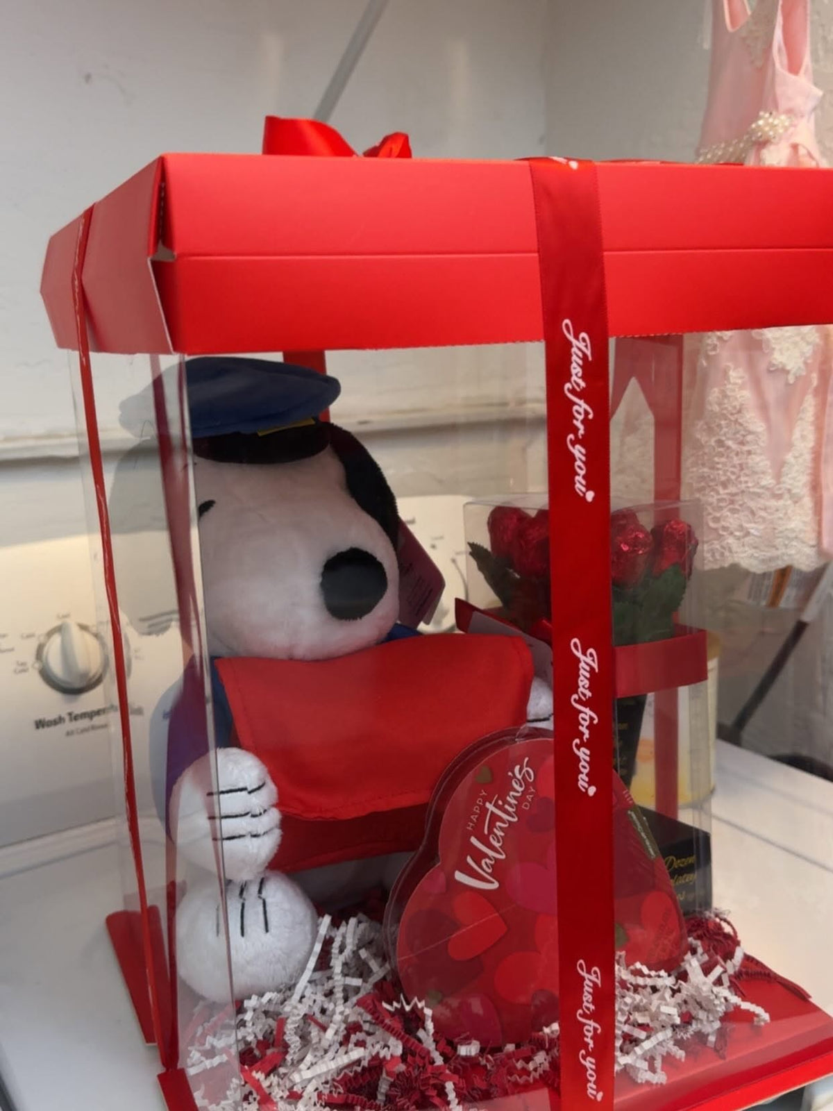 Box snoopy with chocolates inside